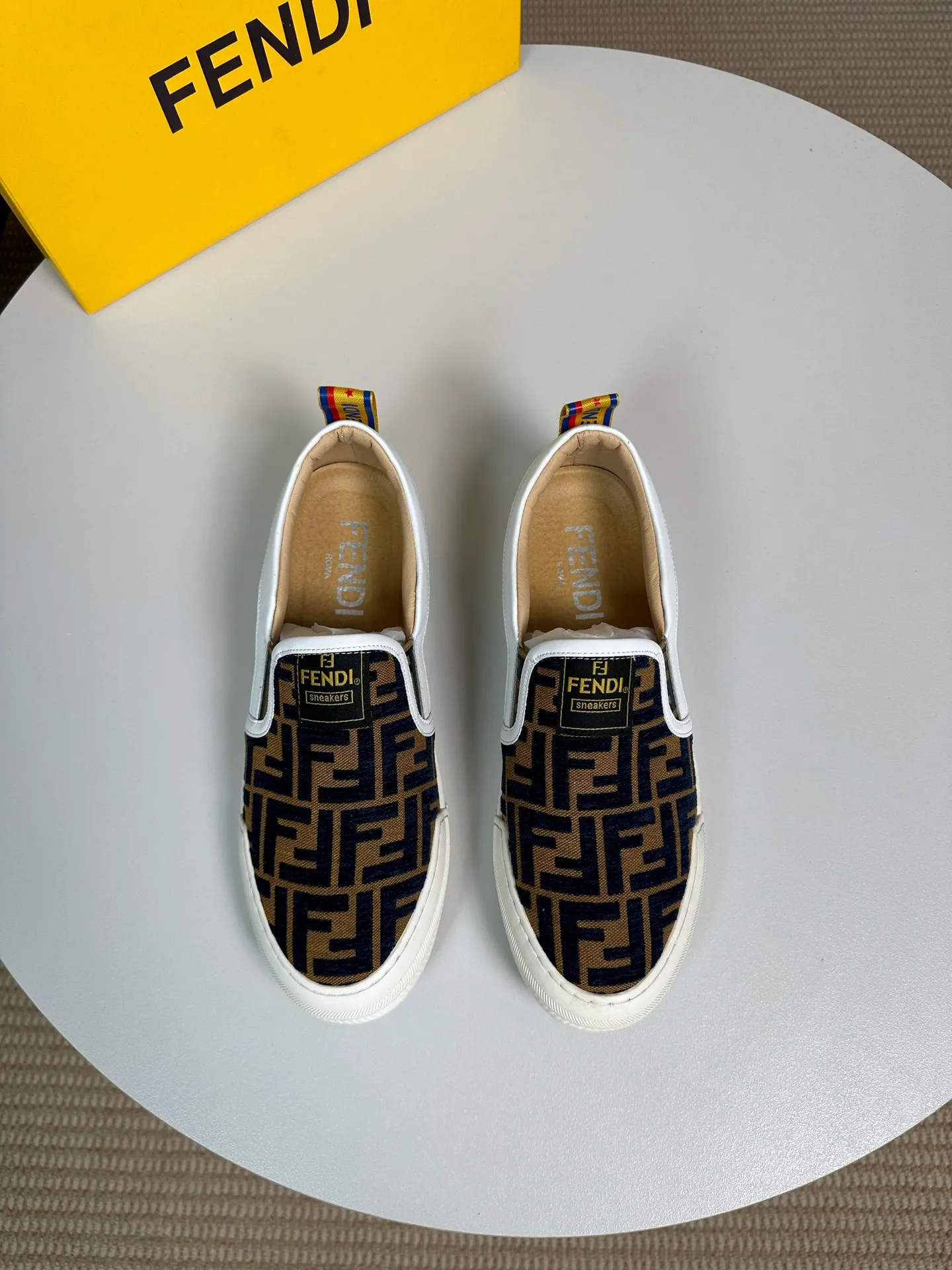 Factory price 380💰 (FENDI) New style 👊🏻 upper 🇮🇹 imported cowhide fabric 🇩🇪 imported sheepskin lining. The original outsole is molded to highlight the identity of every man, and the upper foot is stable and stable🚶🏻🚶🏻The high-end custom counters reproduce the original version📯No matter the wind or rain, the shoe last remains unchanged and can withstand the verification of time🔍️,🔵 Size: 38-44 (45 is custom-made and cannot be returned or exchanged